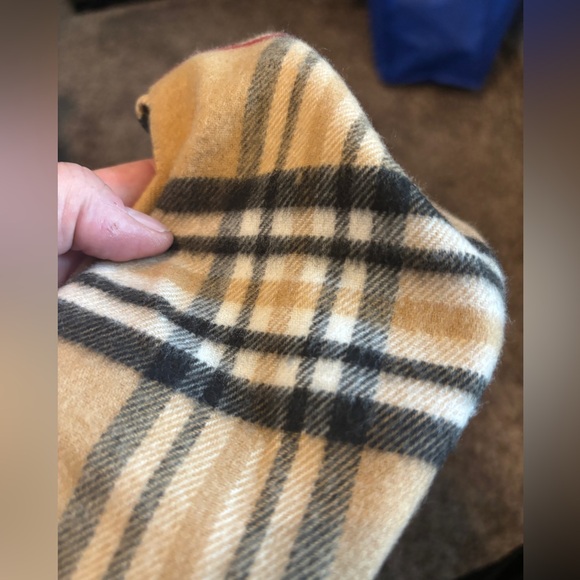 Nice winter scarf looks like Burberry made in Germany🧣